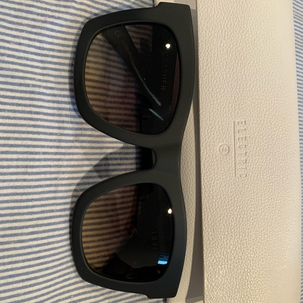 Electric sunglasses - chaser
